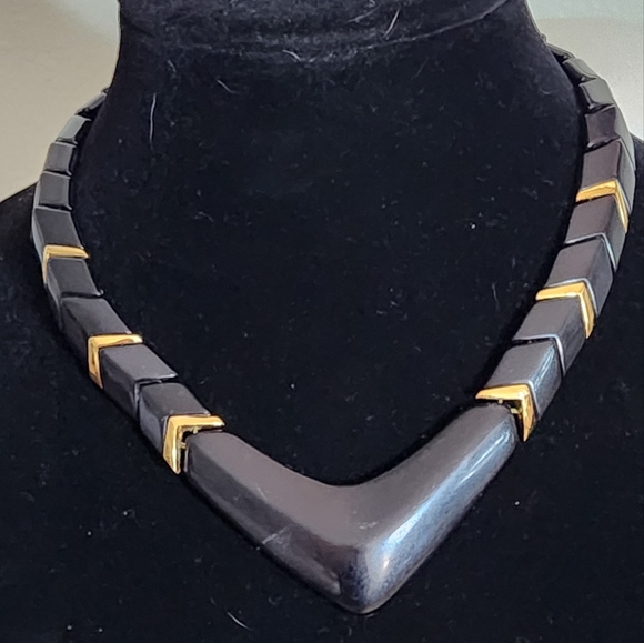 Napier Black Resin Chevron NAPIER statement necklace - Picture 7 of 8